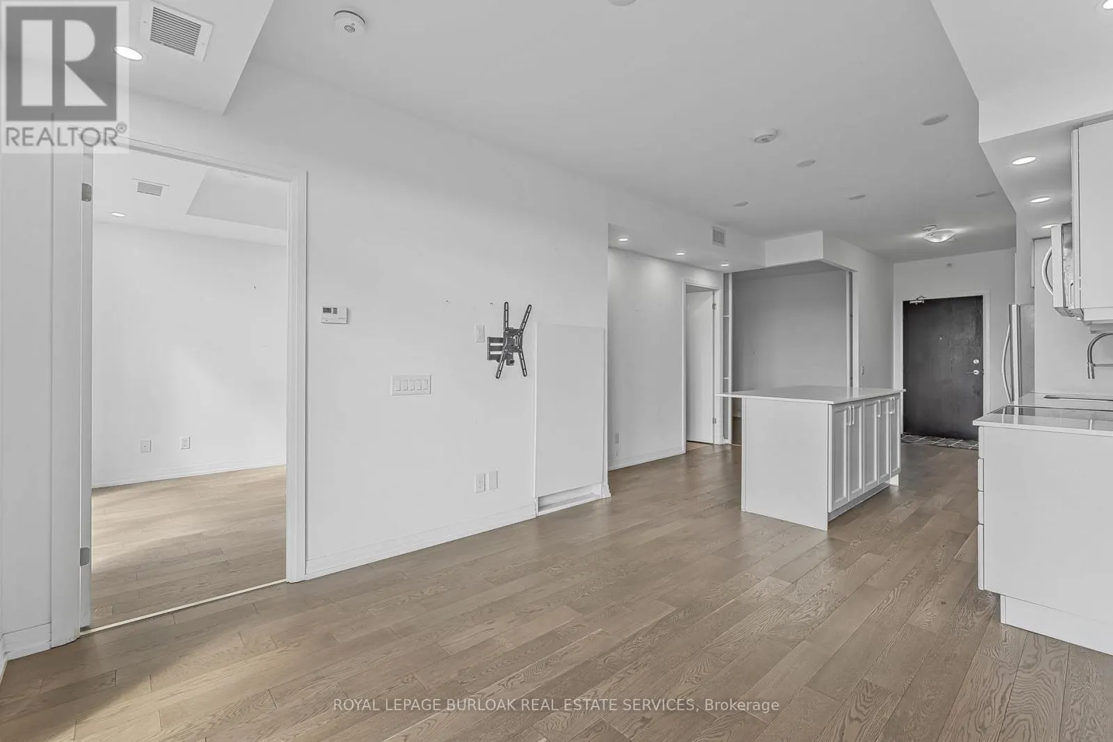 606 - 7711 GREEN VISTA GATE