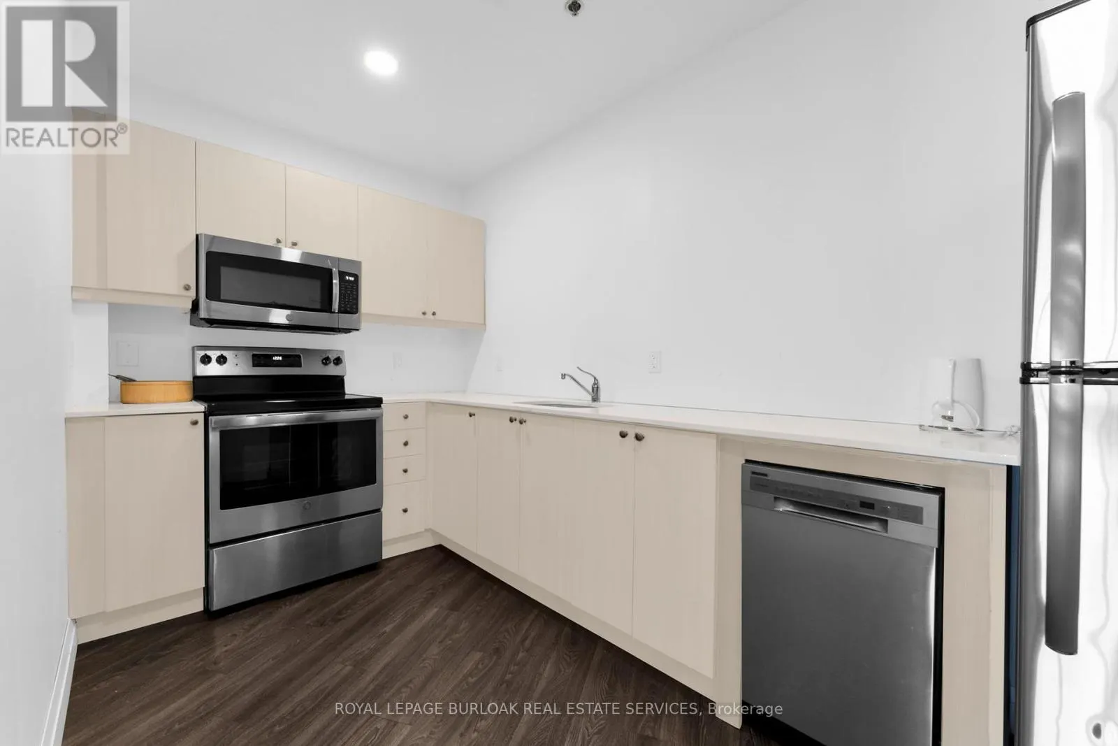 606 - 7711 GREEN VISTA GATE