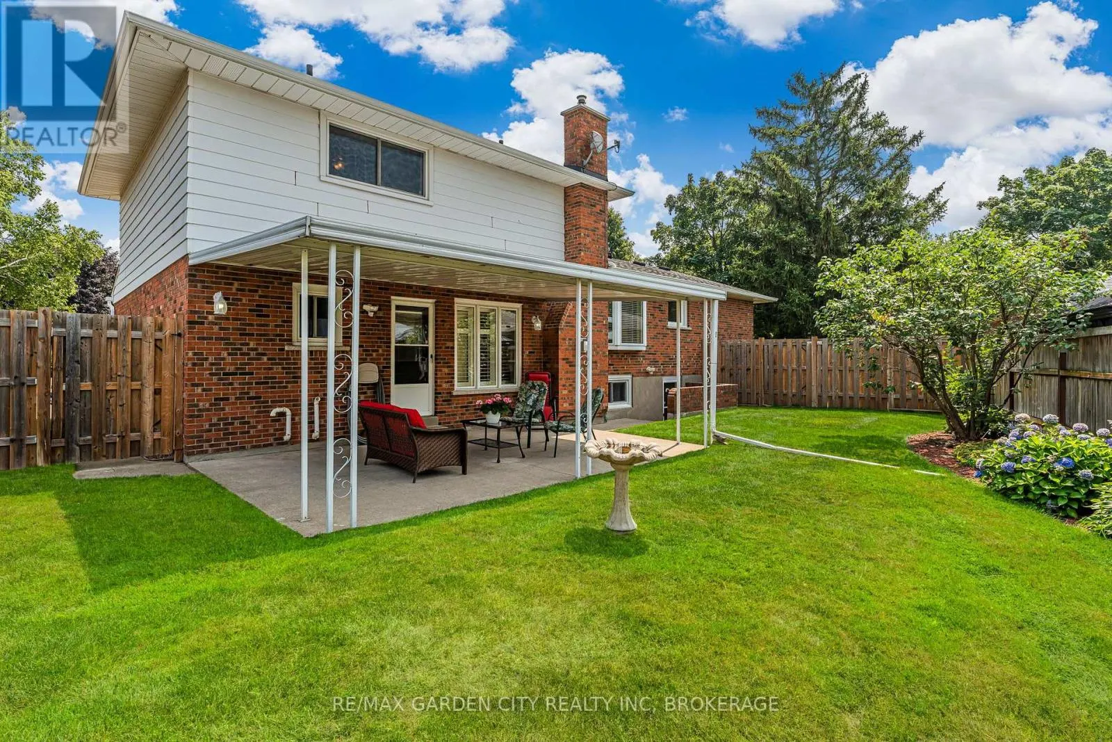 16 MEADOWBROOK CRESCENT