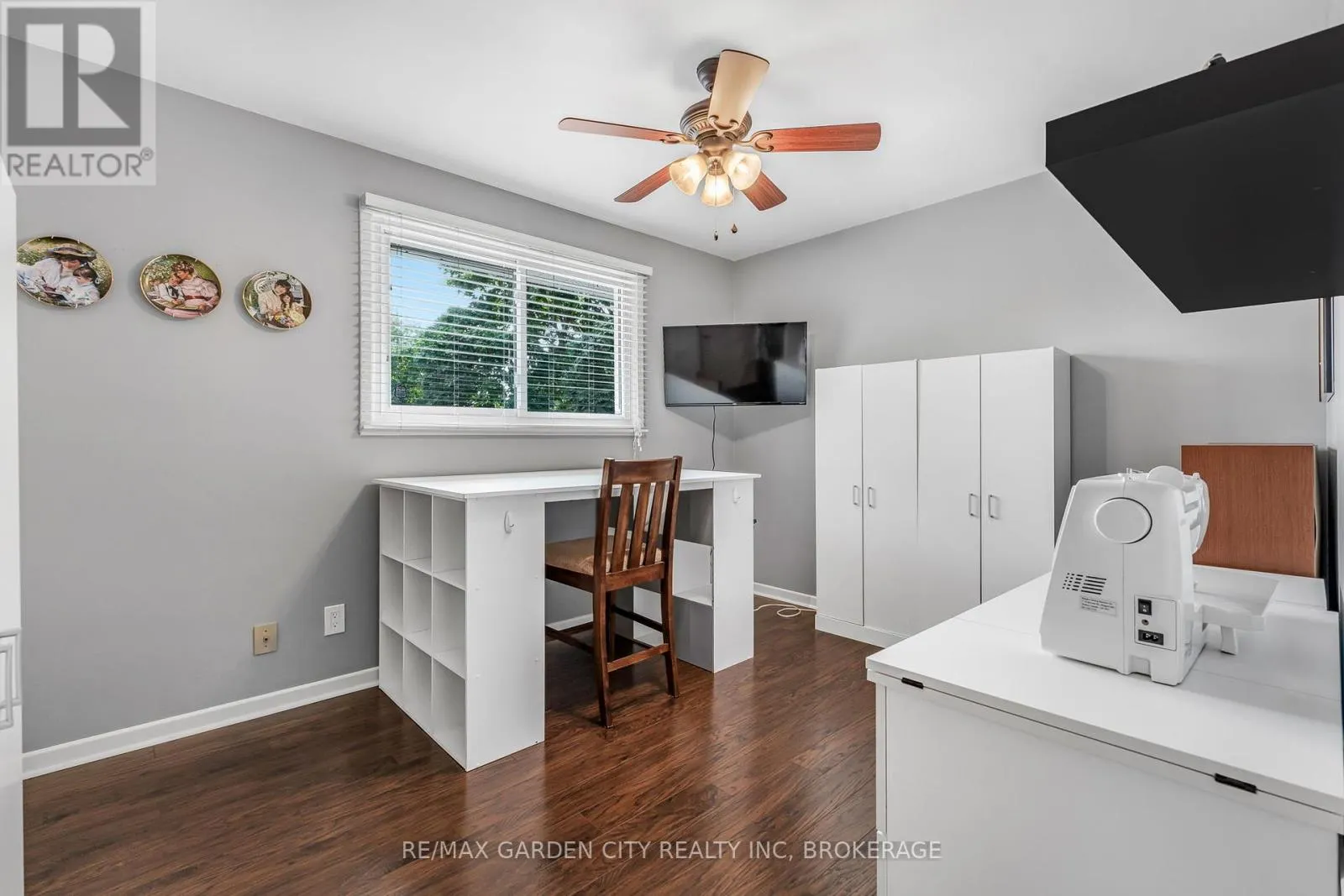 16 MEADOWBROOK CRESCENT
