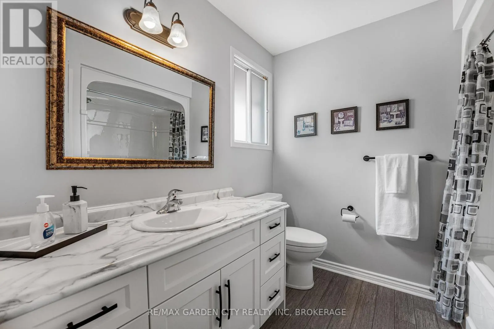 16 MEADOWBROOK CRESCENT
