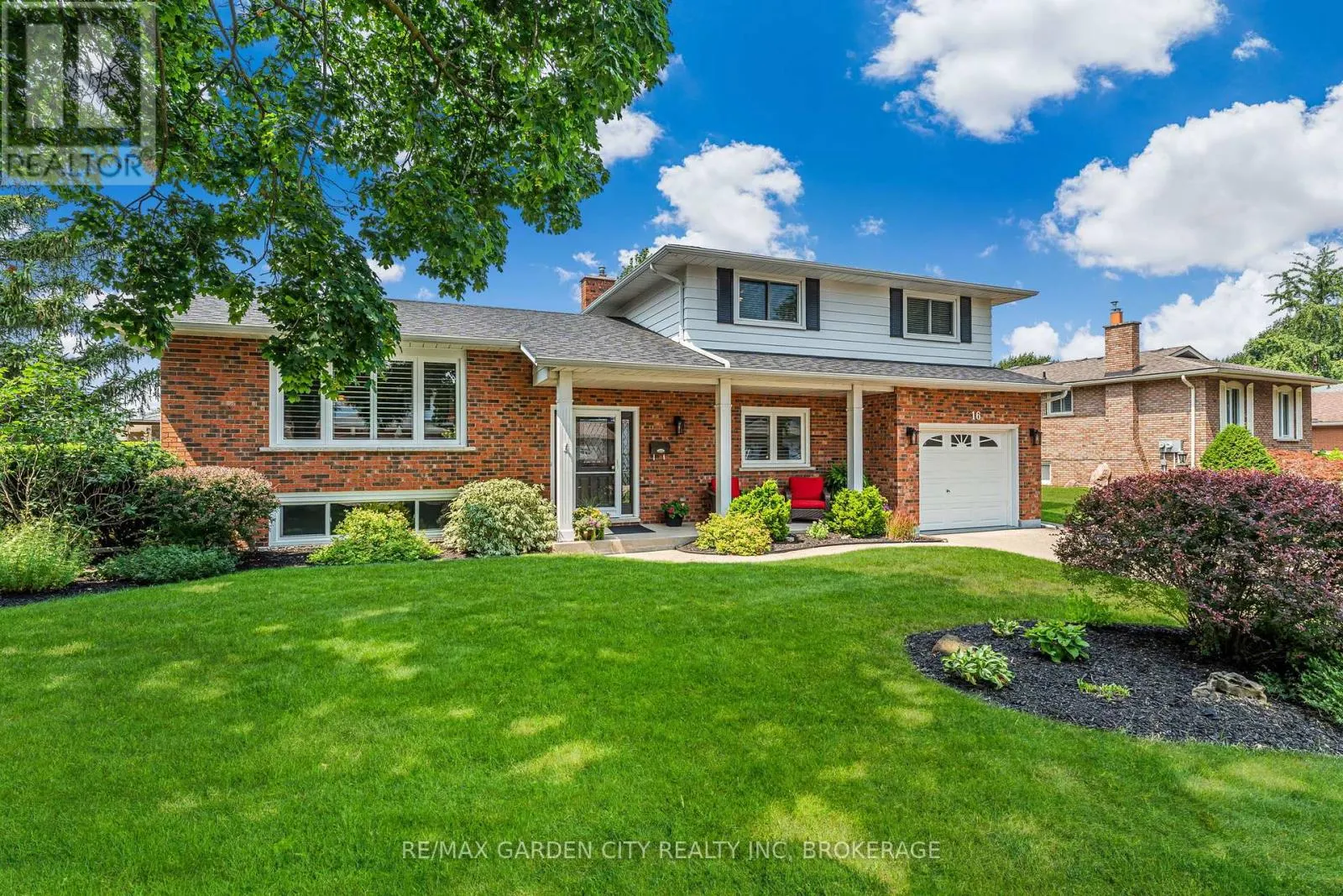 16 MEADOWBROOK CRESCENT