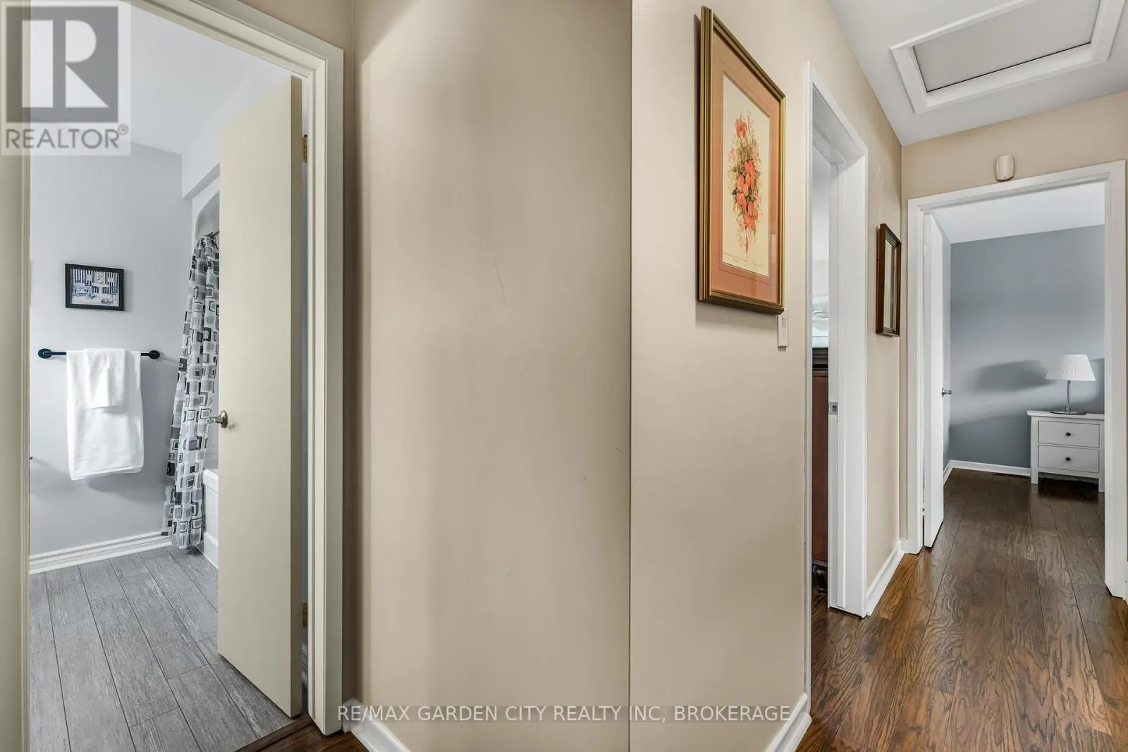 16 MEADOWBROOK CRESCENT