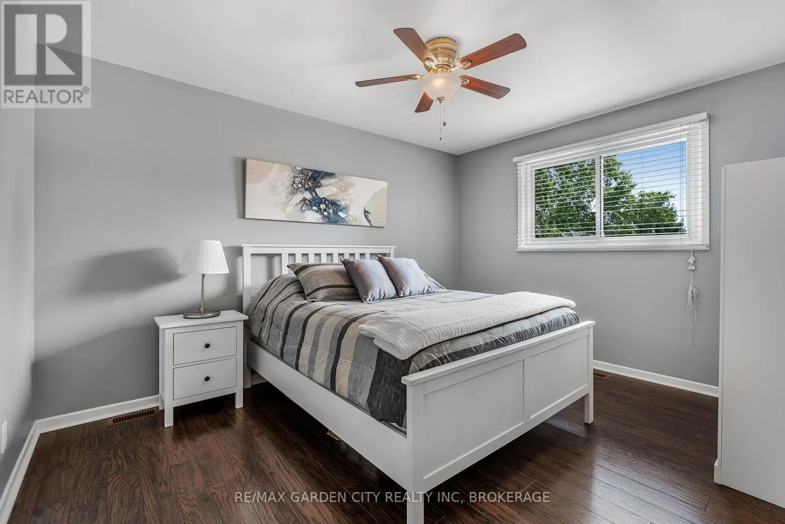 16 MEADOWBROOK CRESCENT