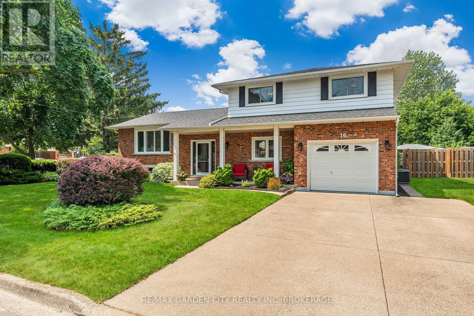 16 MEADOWBROOK CRESCENT