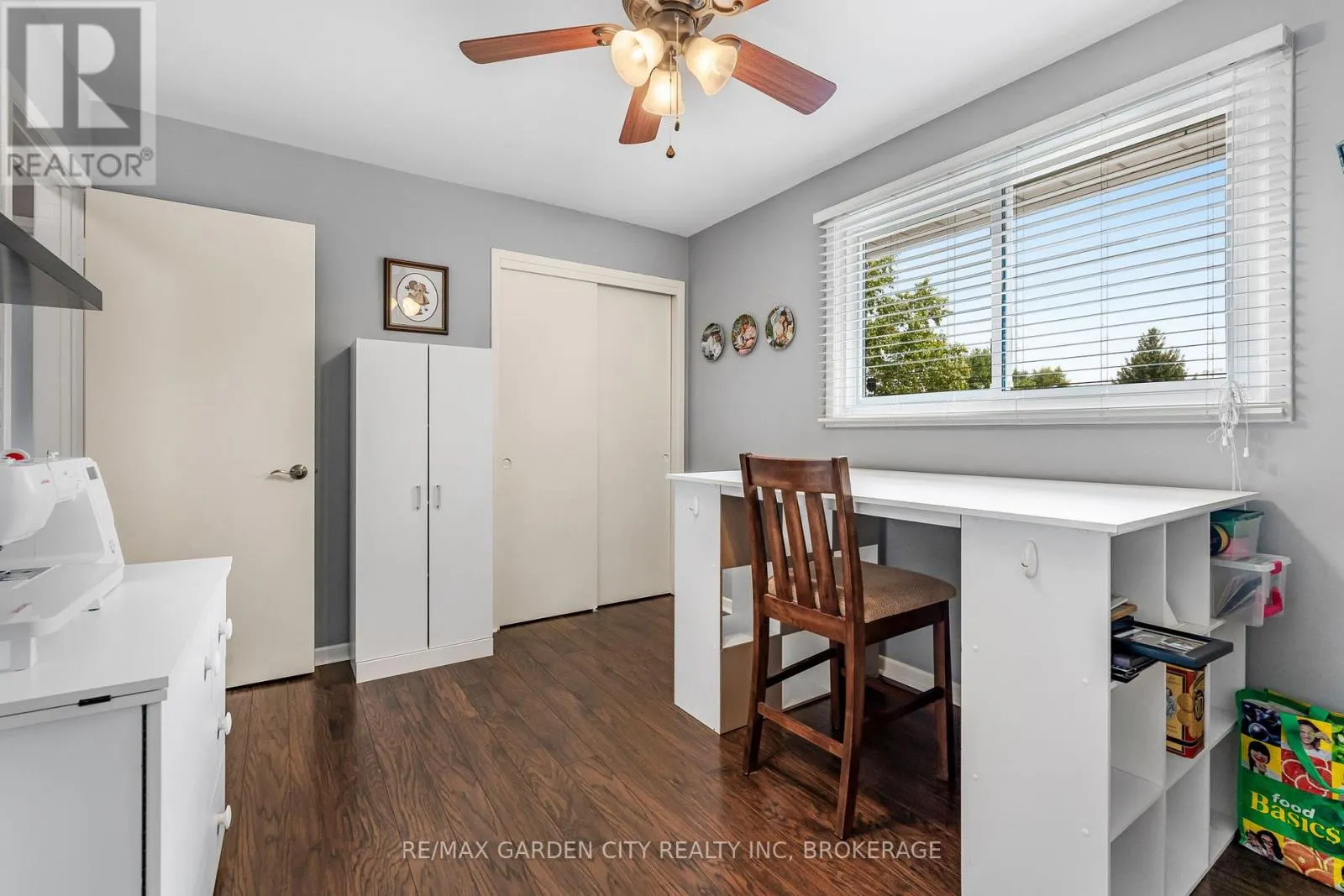 16 MEADOWBROOK CRESCENT