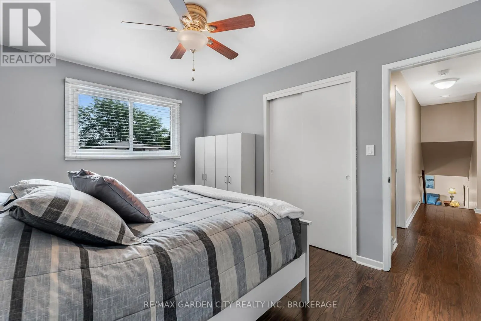 16 MEADOWBROOK CRESCENT