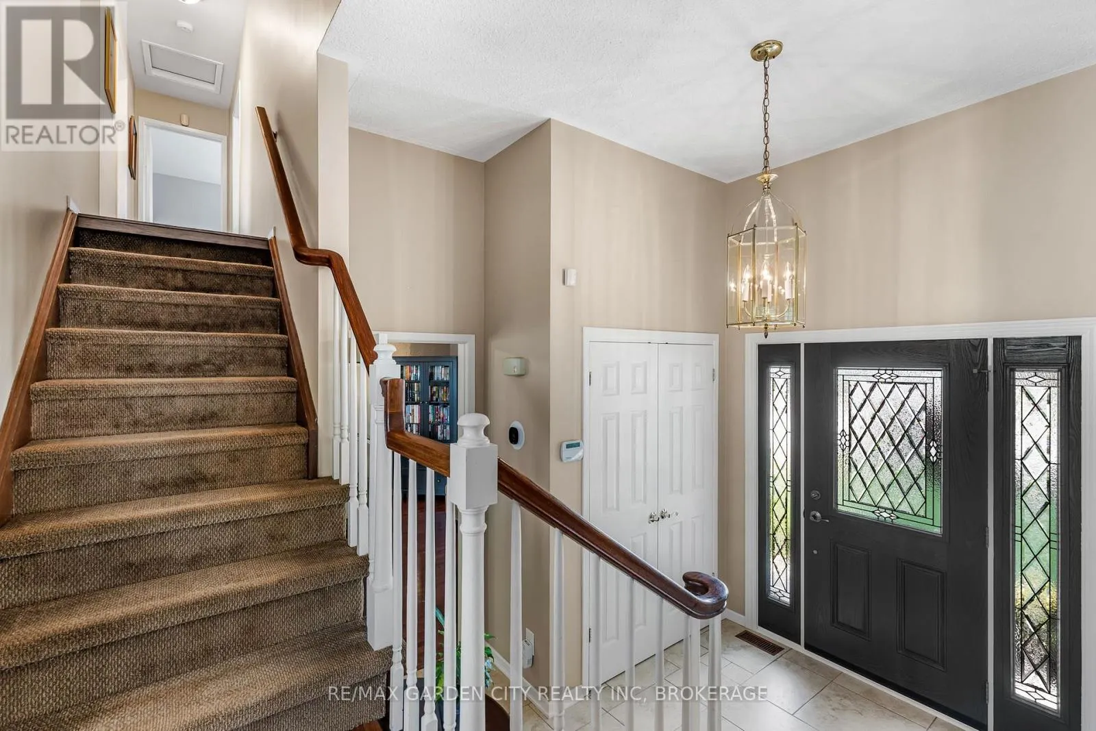16 MEADOWBROOK CRESCENT