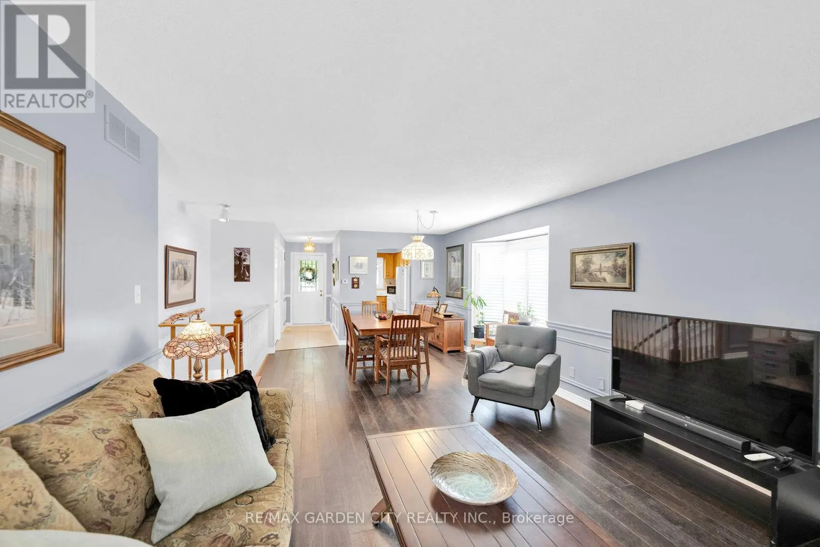 10 WENTWORTH DRIVE
