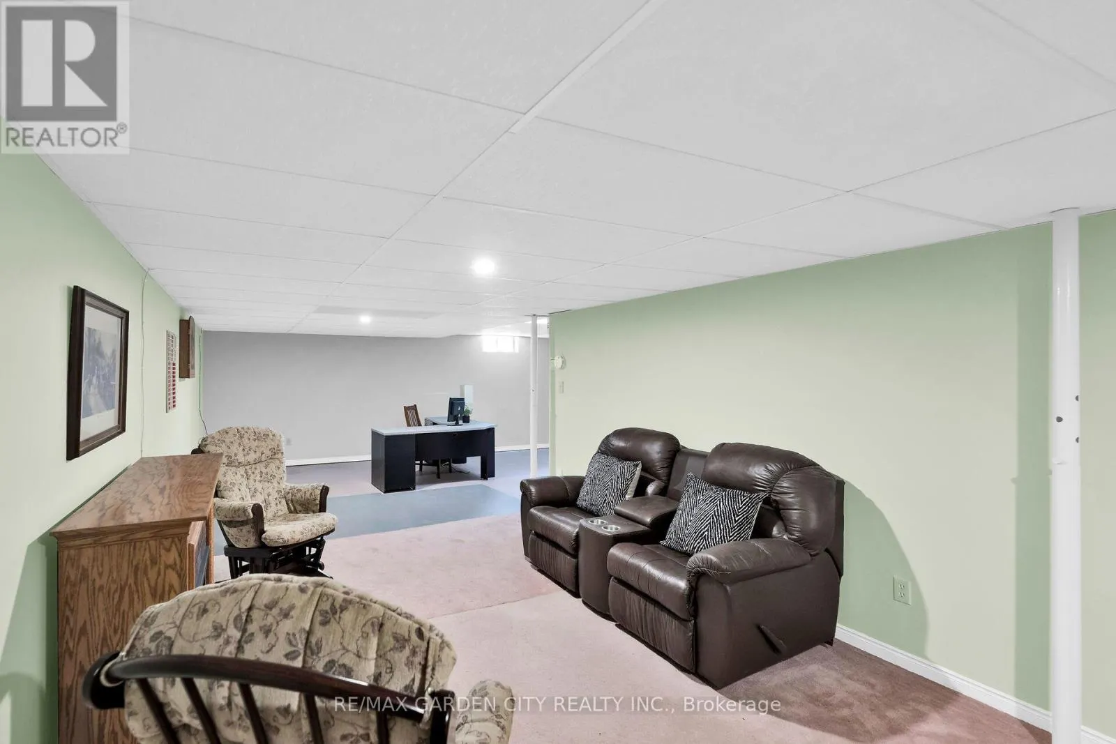 10 WENTWORTH DRIVE