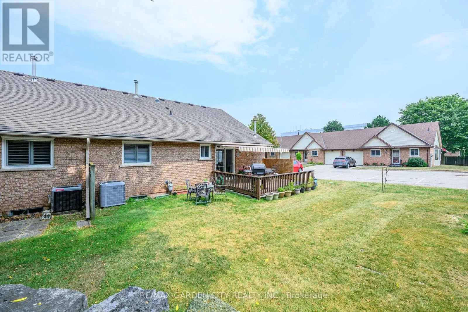 10 WENTWORTH DRIVE