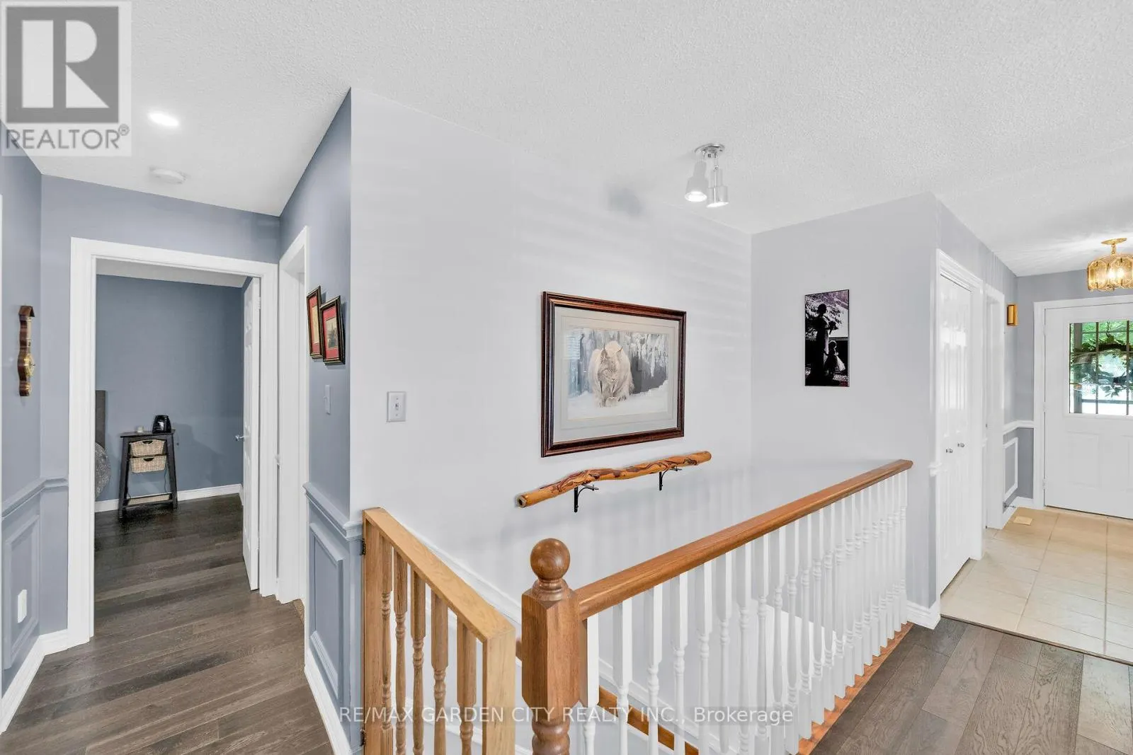 10 WENTWORTH DRIVE