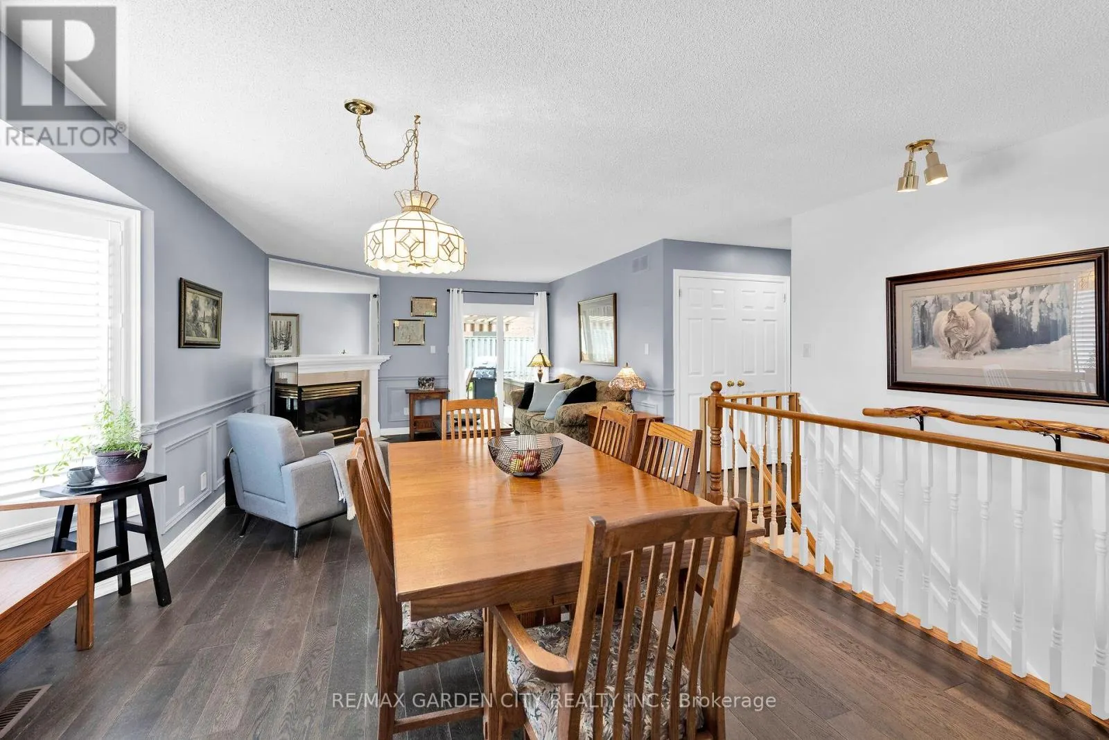 10 WENTWORTH DRIVE