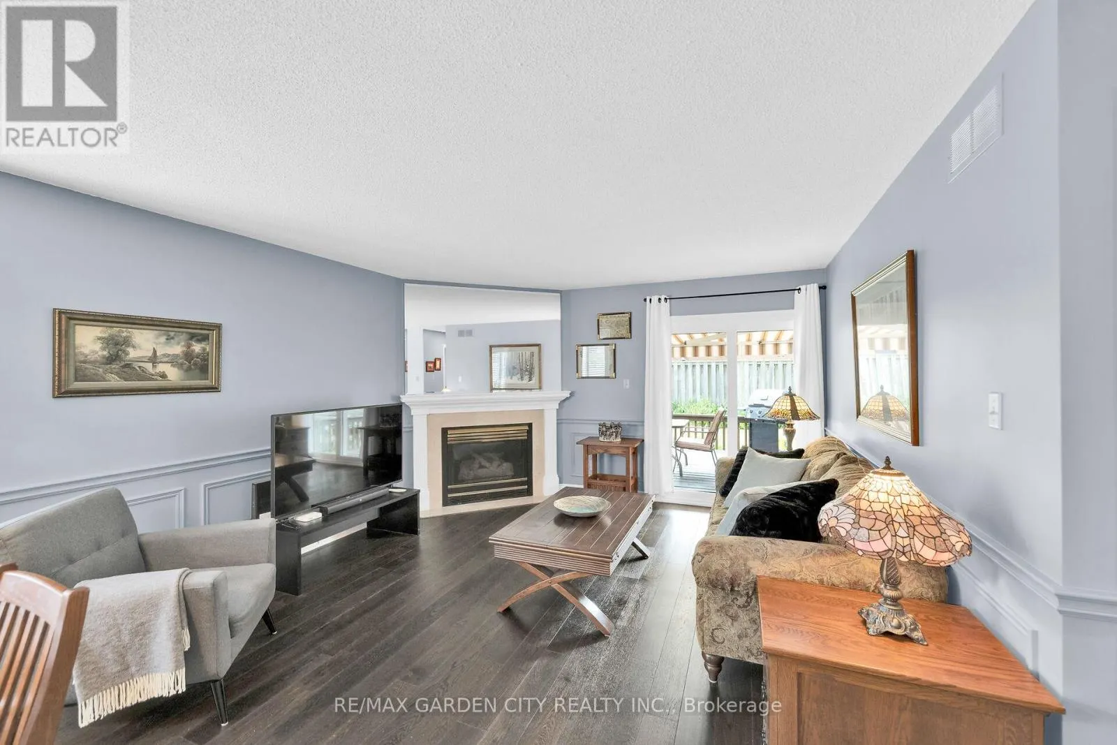 10 WENTWORTH DRIVE