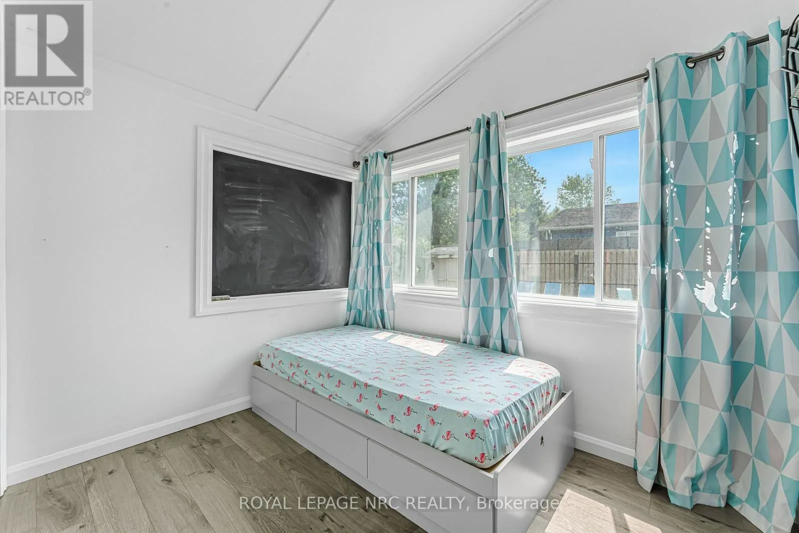 370-372 LAKEWOOD AVENUE