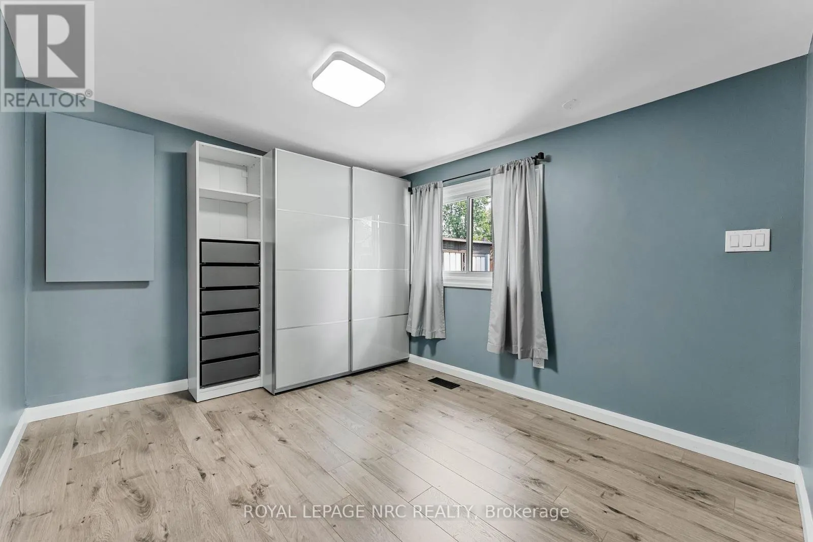 370-372 LAKEWOOD AVENUE