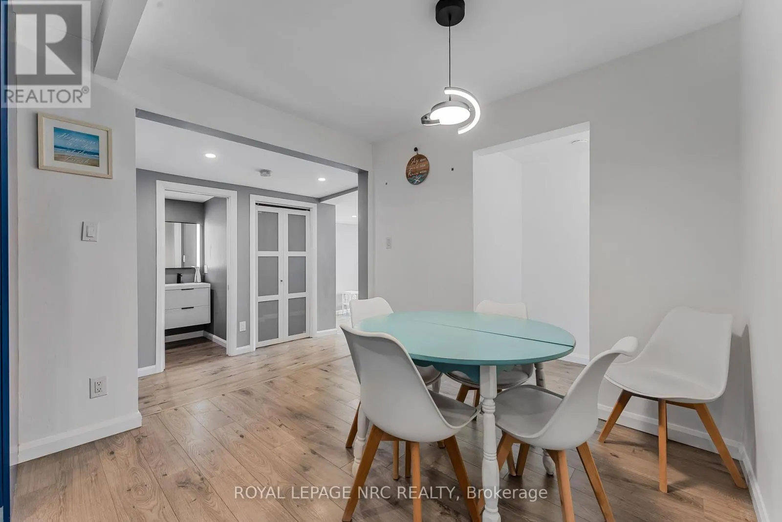 370-372 LAKEWOOD AVENUE