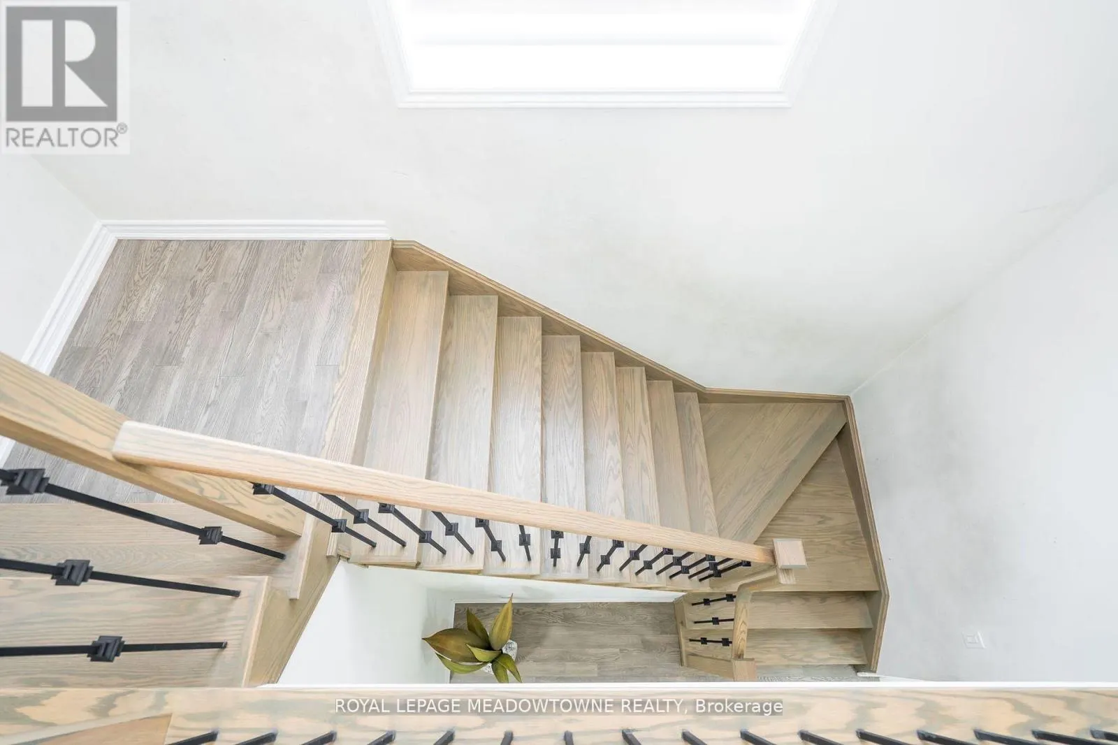 16 BETHUNE AVENUE