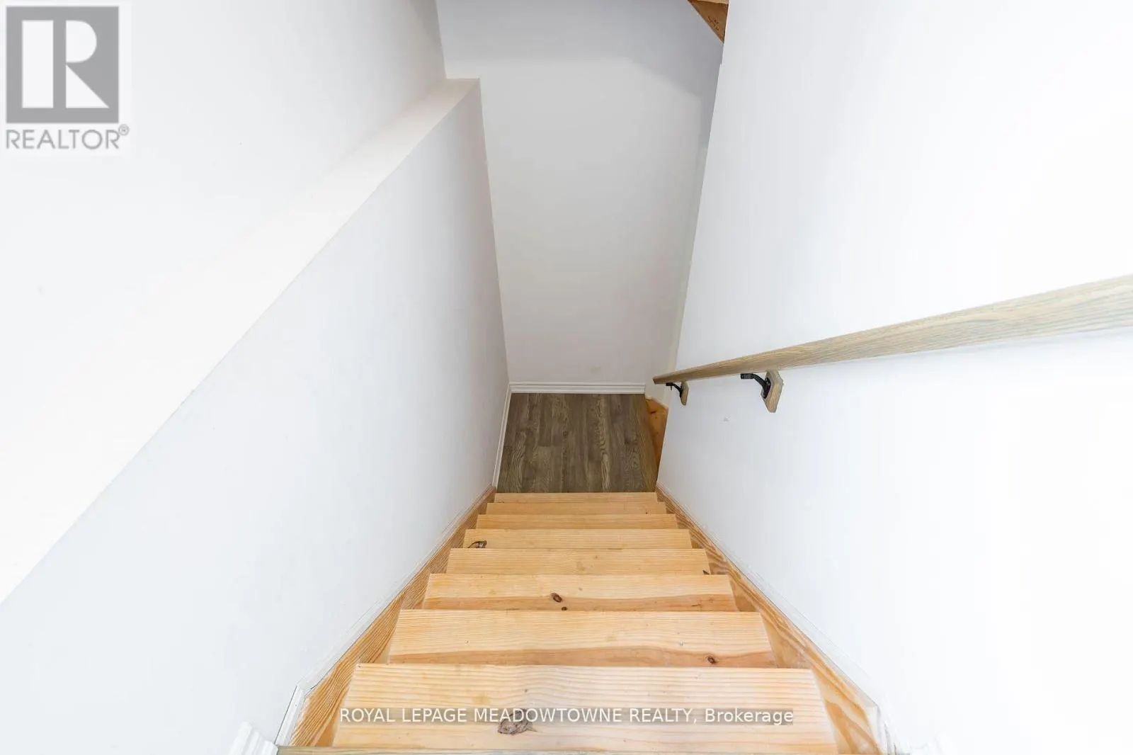 16 BETHUNE AVENUE