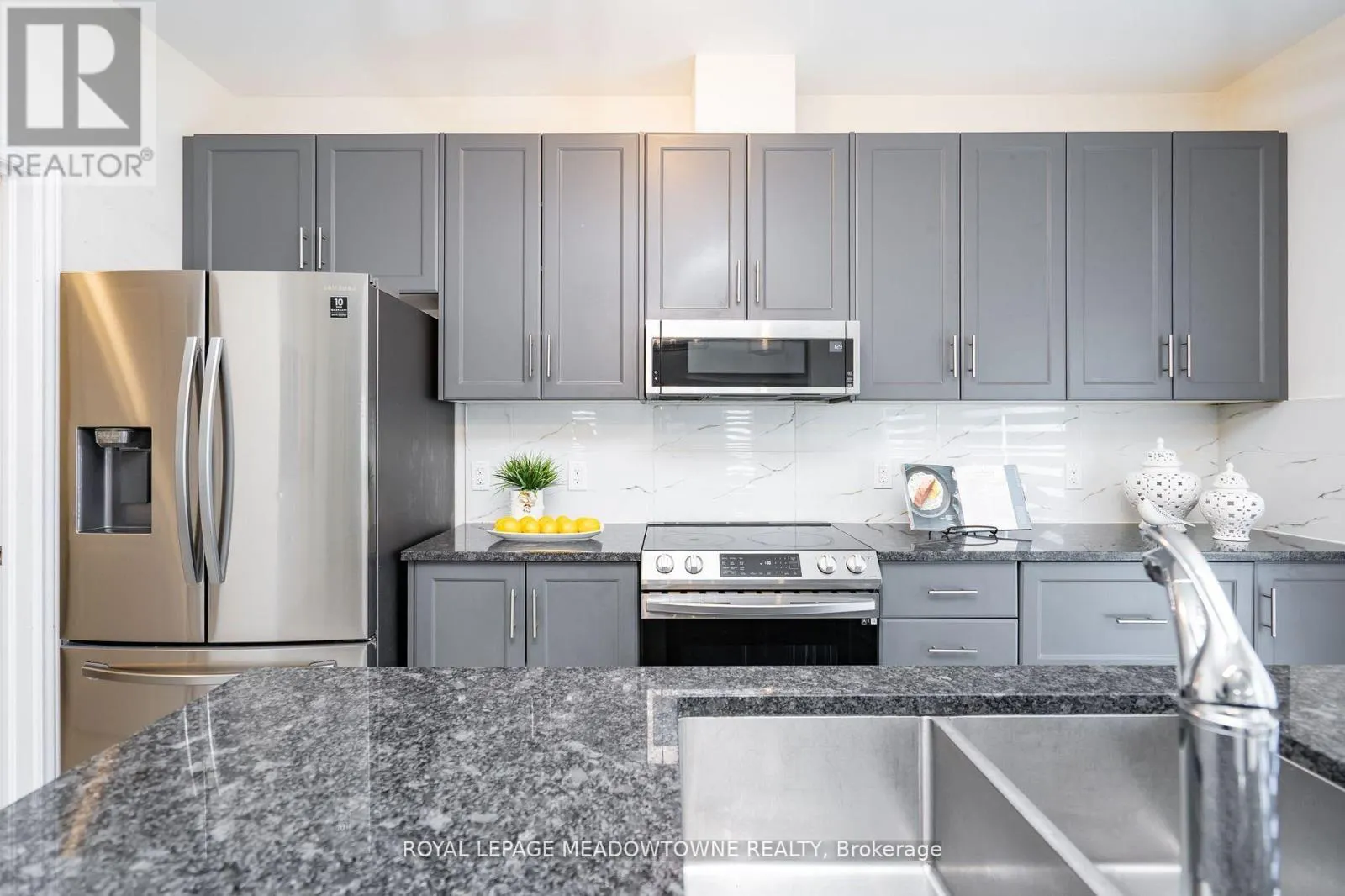 16 BETHUNE AVENUE