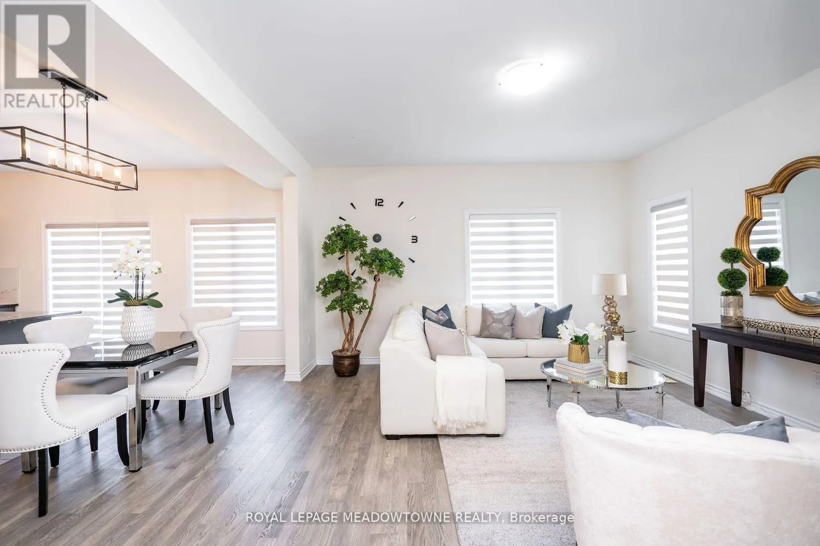 16 BETHUNE AVENUE