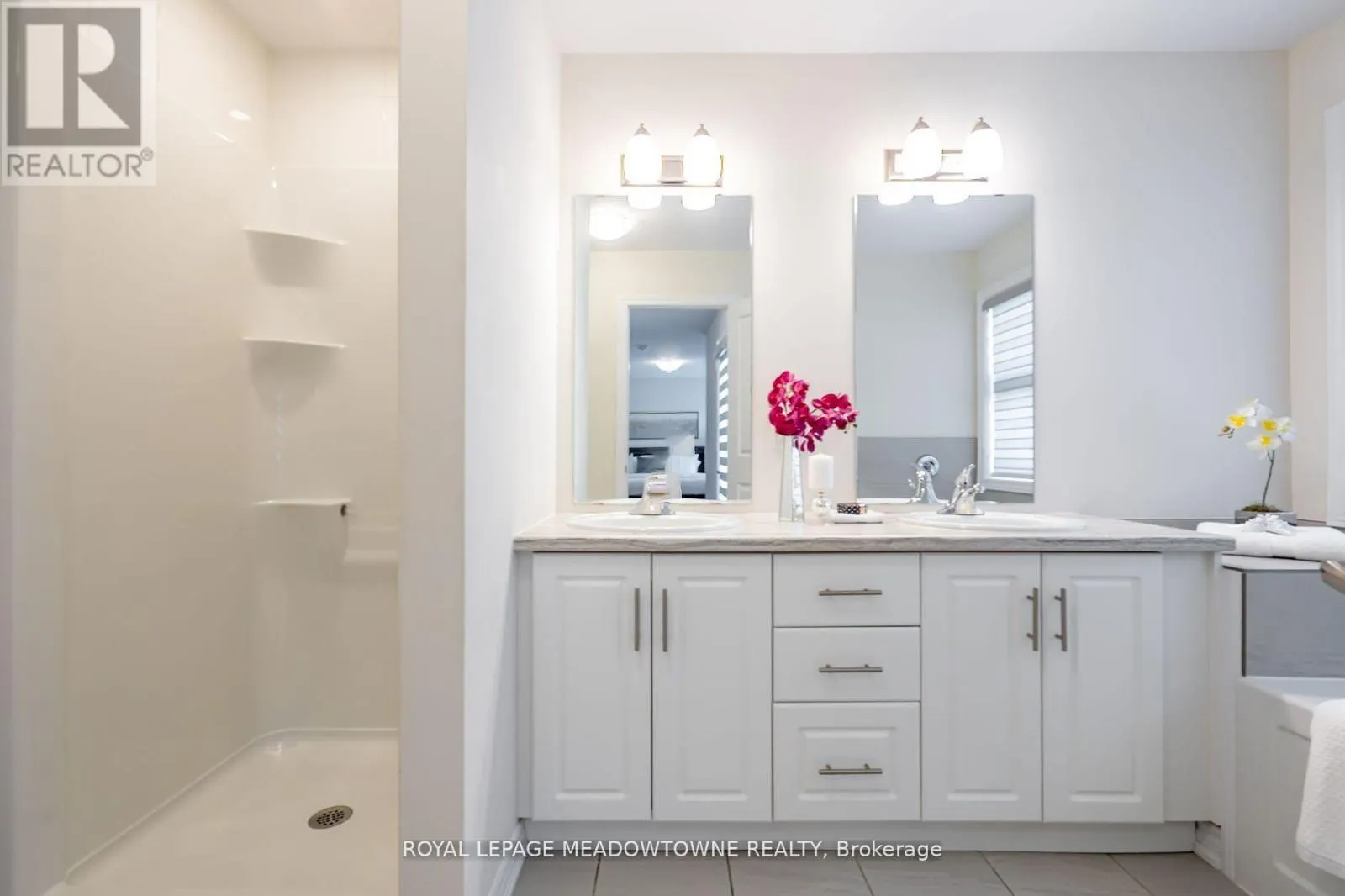 16 BETHUNE AVENUE