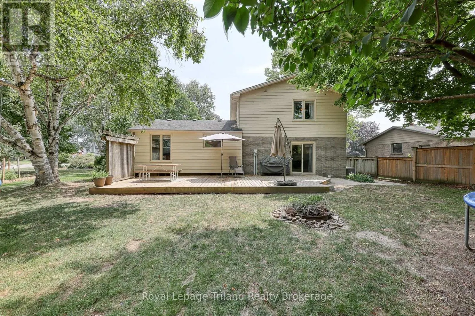 214 STANLEY STREET S