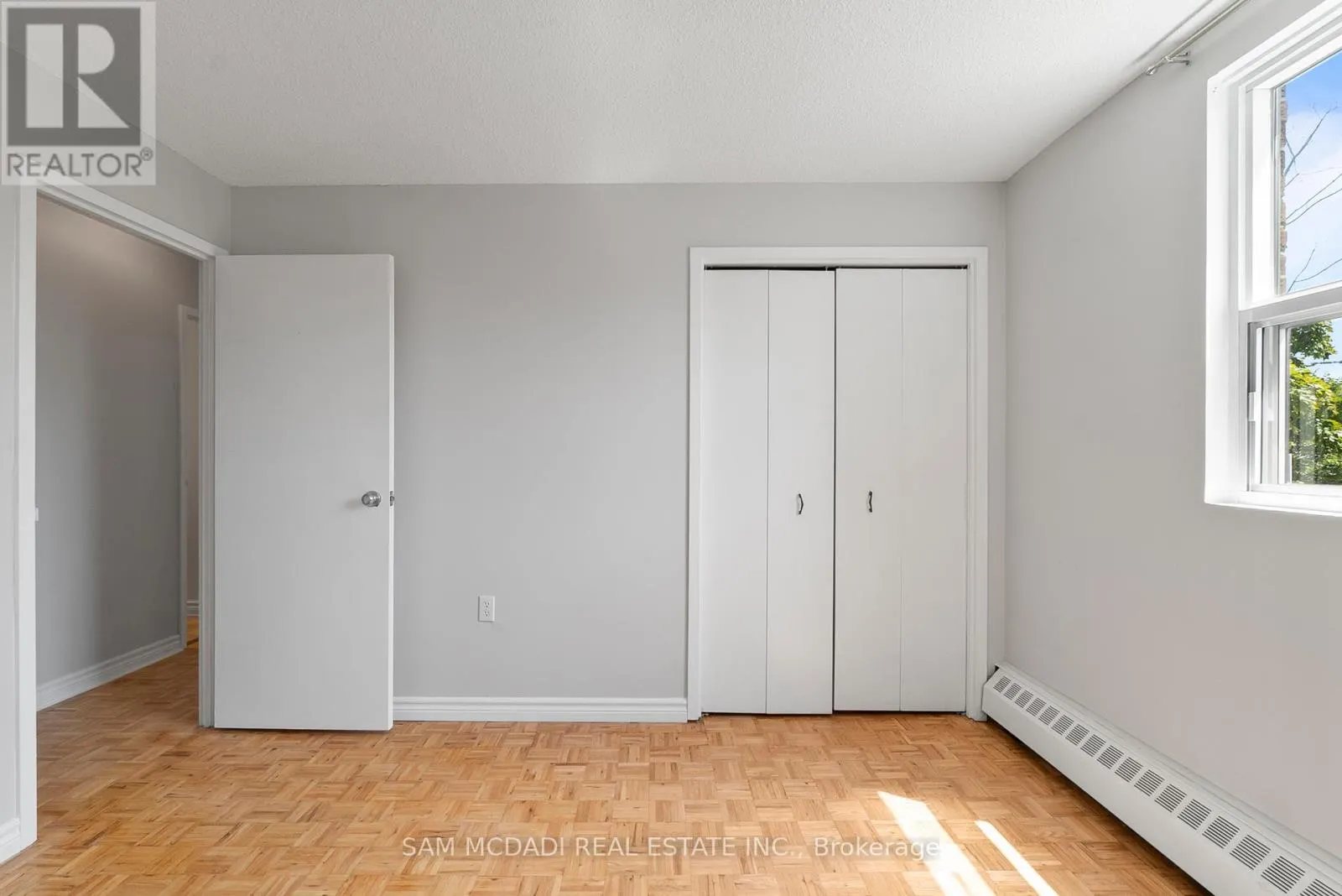 401 - 62 SPENCER STREET