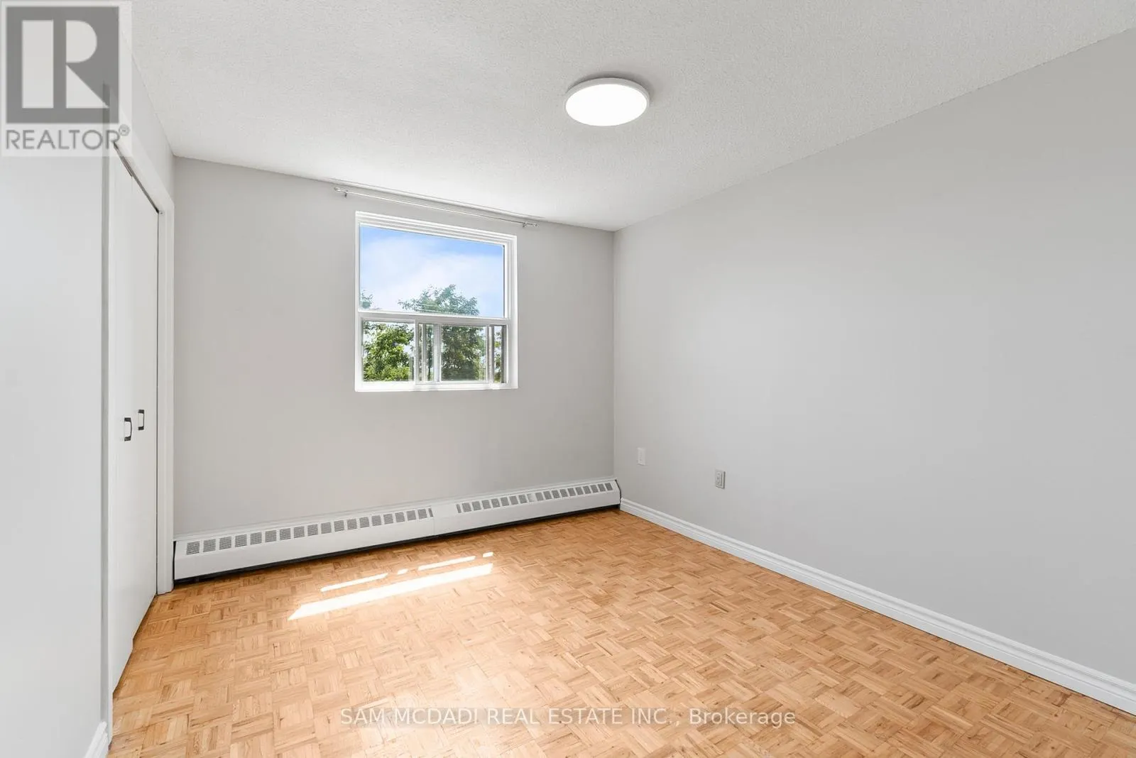 401 - 62 SPENCER STREET