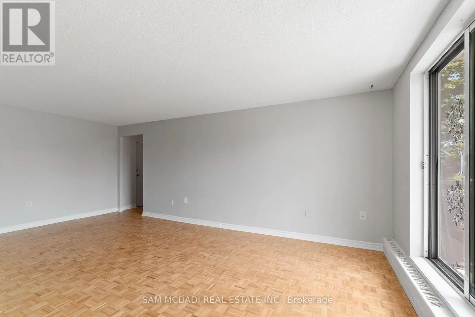 401 - 62 SPENCER STREET