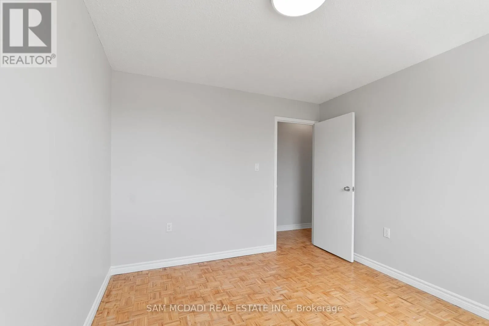 401 - 62 SPENCER STREET