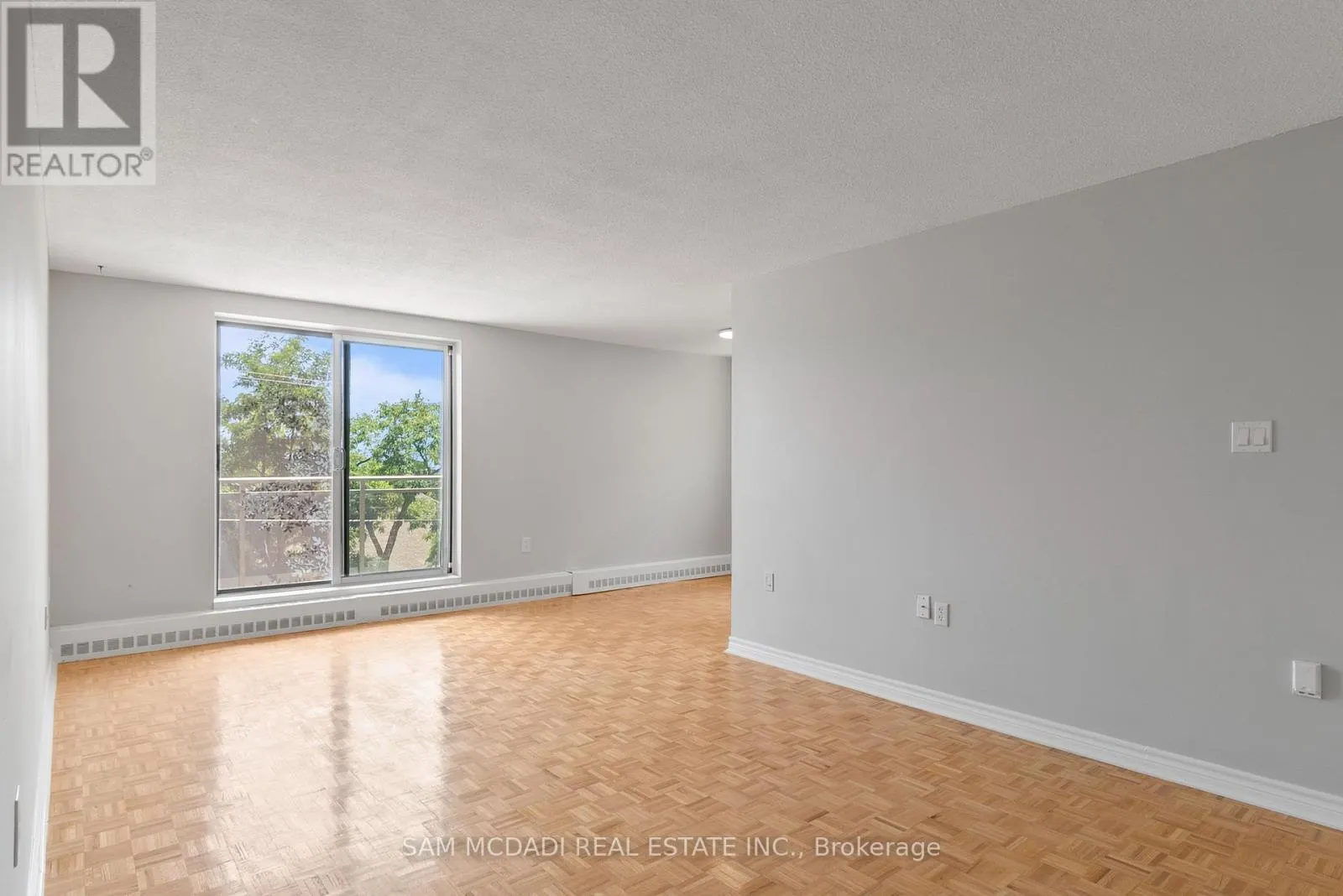 401 - 62 SPENCER STREET