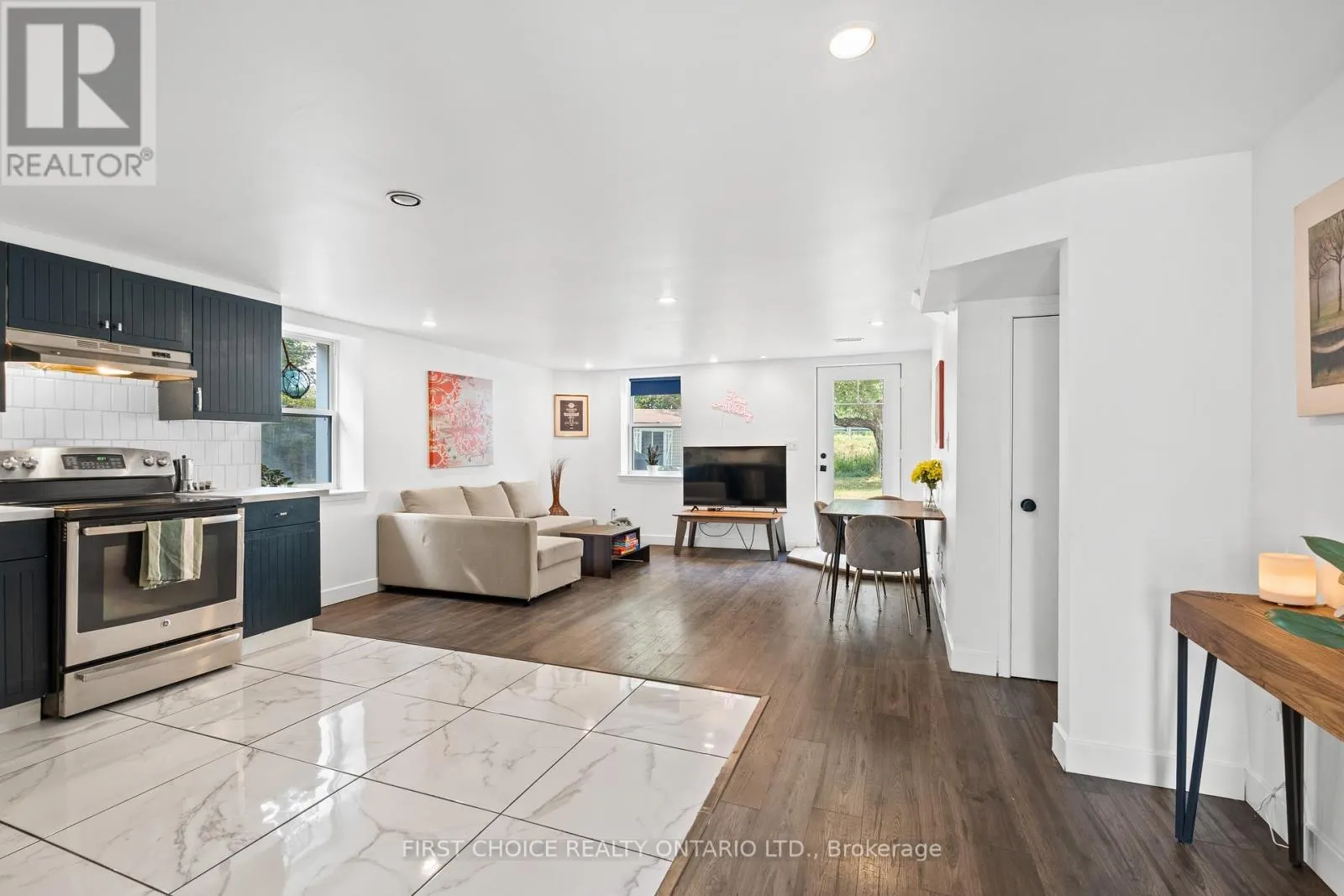10 CAMPBELL REID COURT