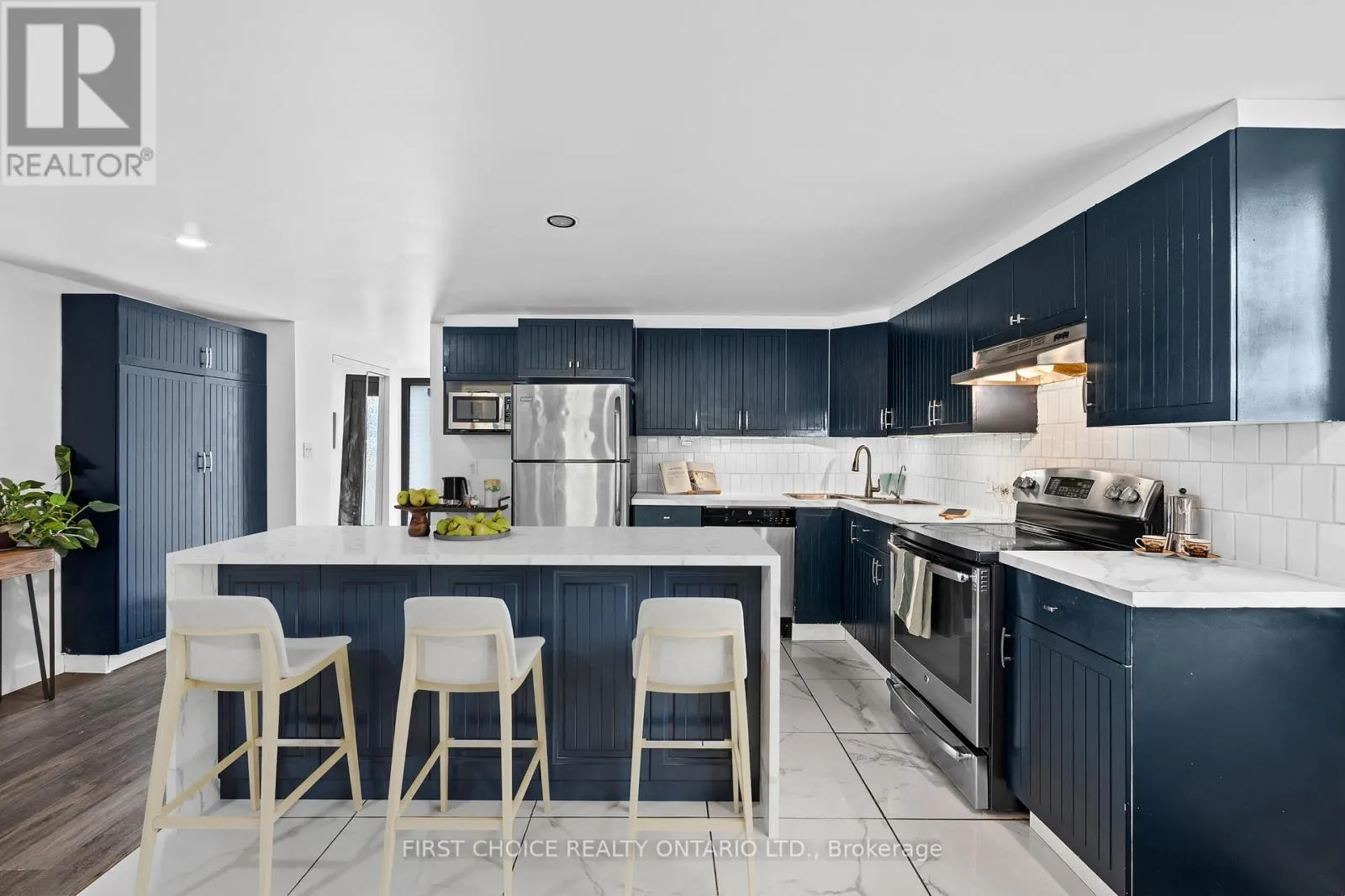 10 CAMPBELL REID COURT