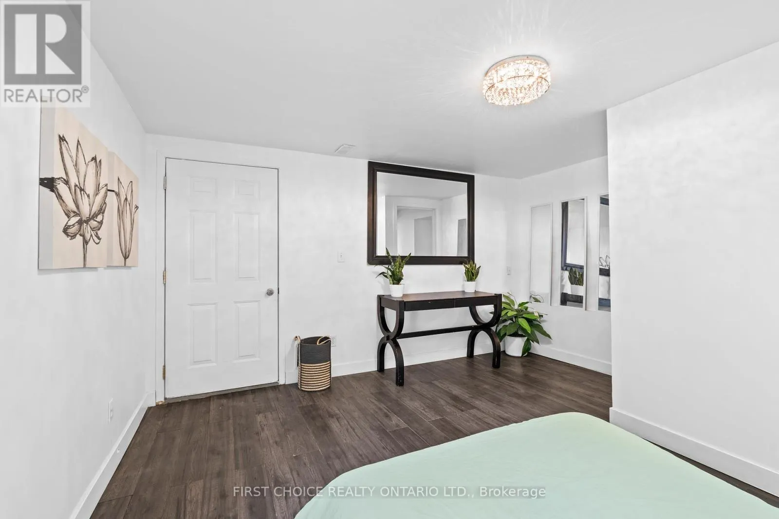 10 CAMPBELL REID COURT