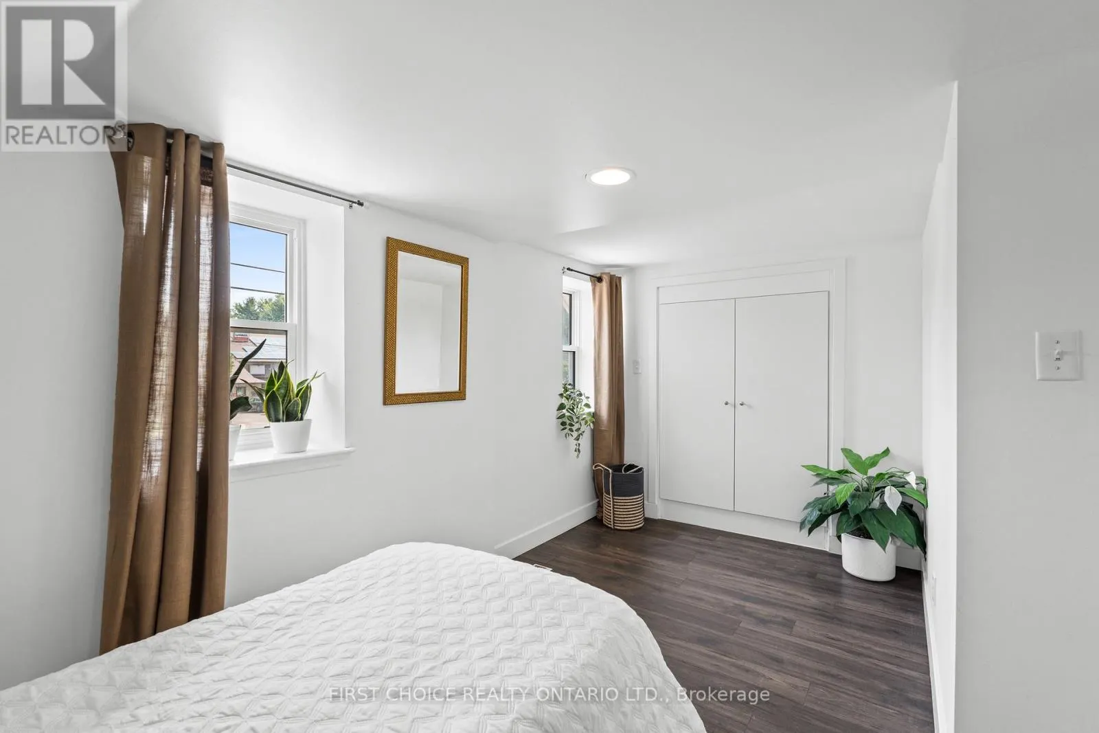 10 CAMPBELL REID COURT