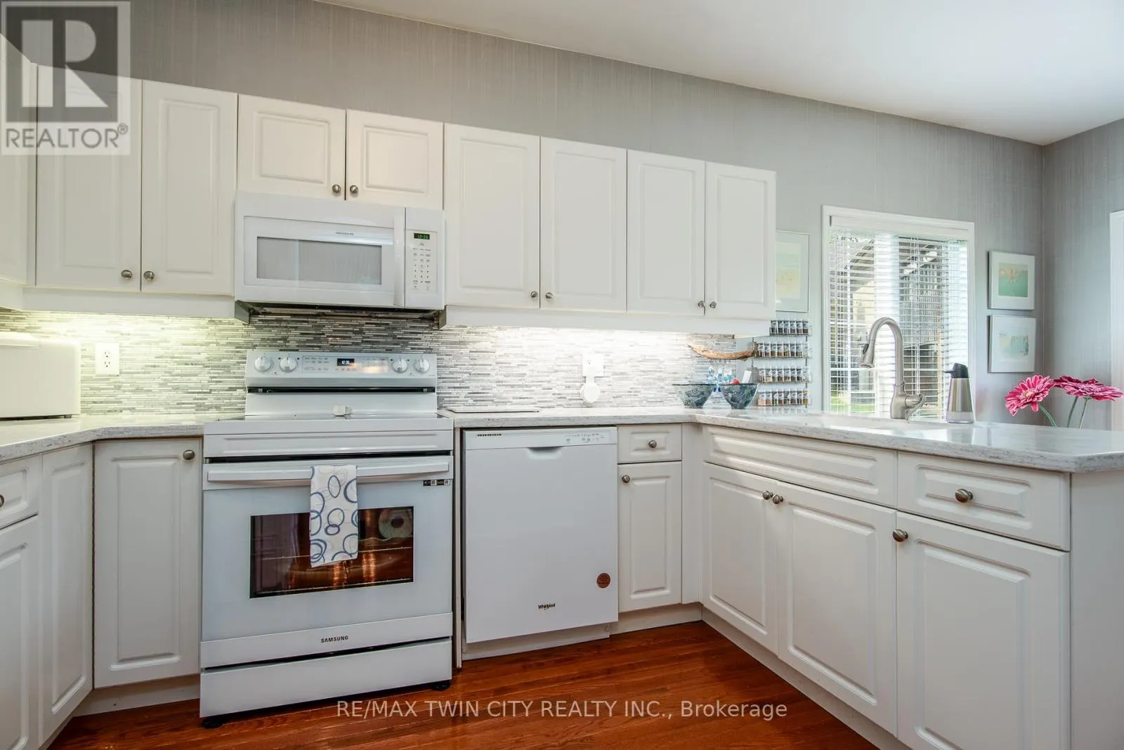 21 - 545 LAURELWOOD DRIVE