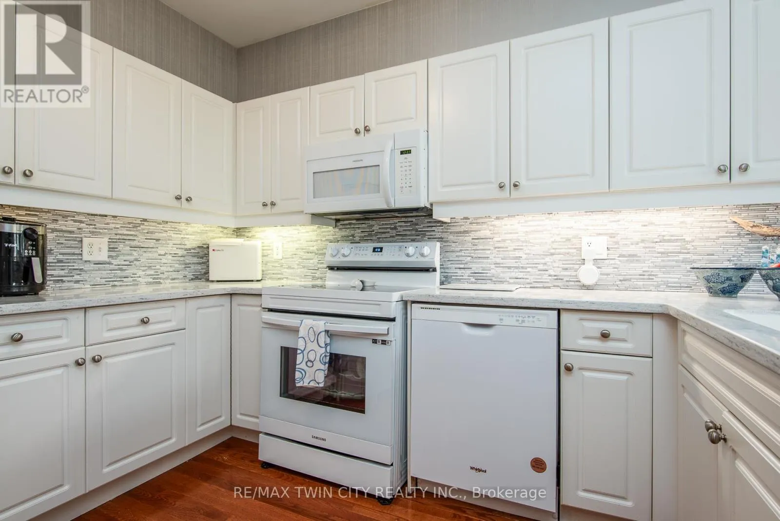 21 - 545 LAURELWOOD DRIVE