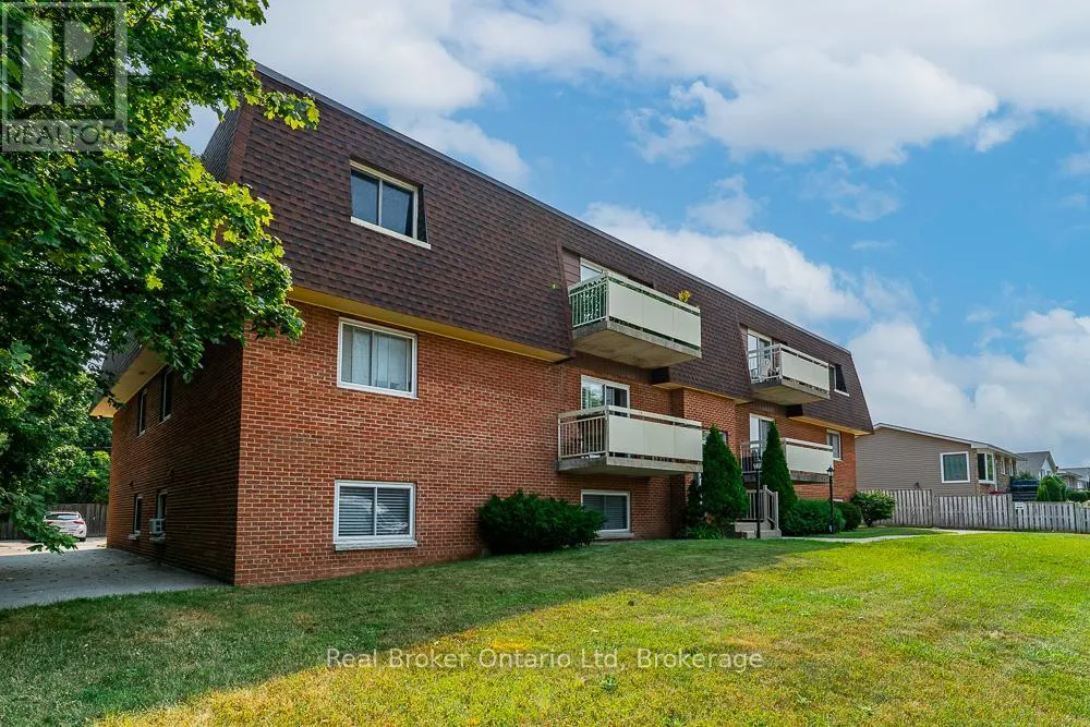 202 - 925 10TH AVENUE E, #202