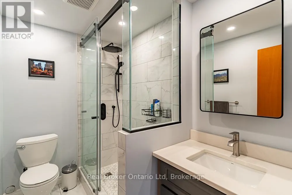 202 - 925 10TH AVENUE E, #202