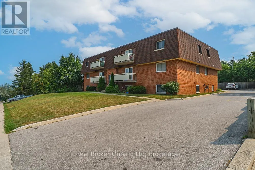 202 - 925 10TH AVENUE E, #202