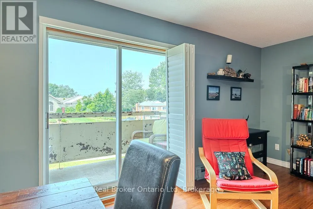 202 - 925 10TH AVENUE E, #202