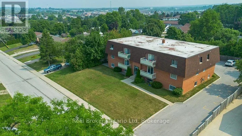 202 - 925 10TH AVENUE E, #202