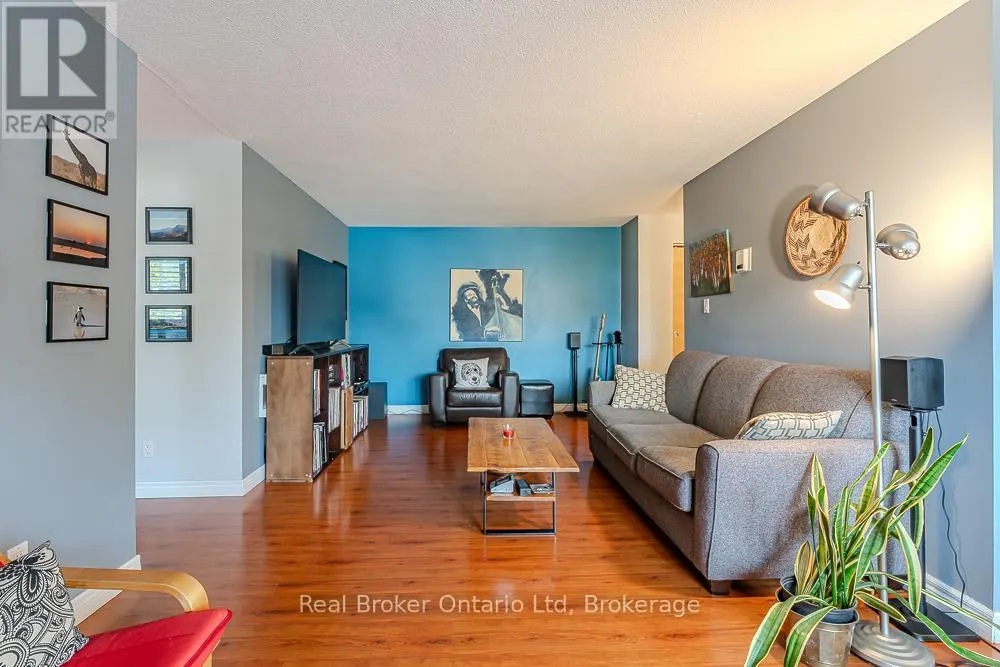 202 - 925 10TH AVENUE E, #202