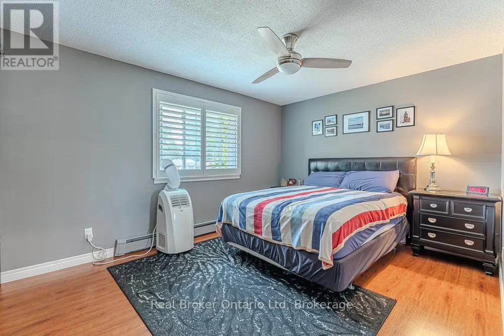 202 - 925 10TH AVENUE E, #202