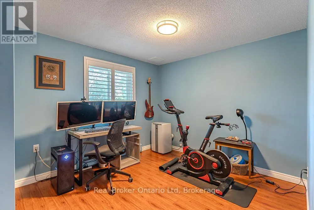 202 - 925 10TH AVENUE E, #202