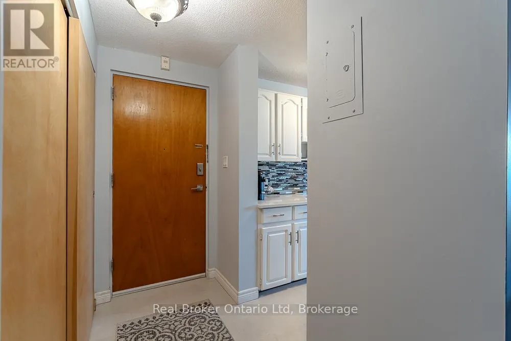 202 - 925 10TH AVENUE E, #202
