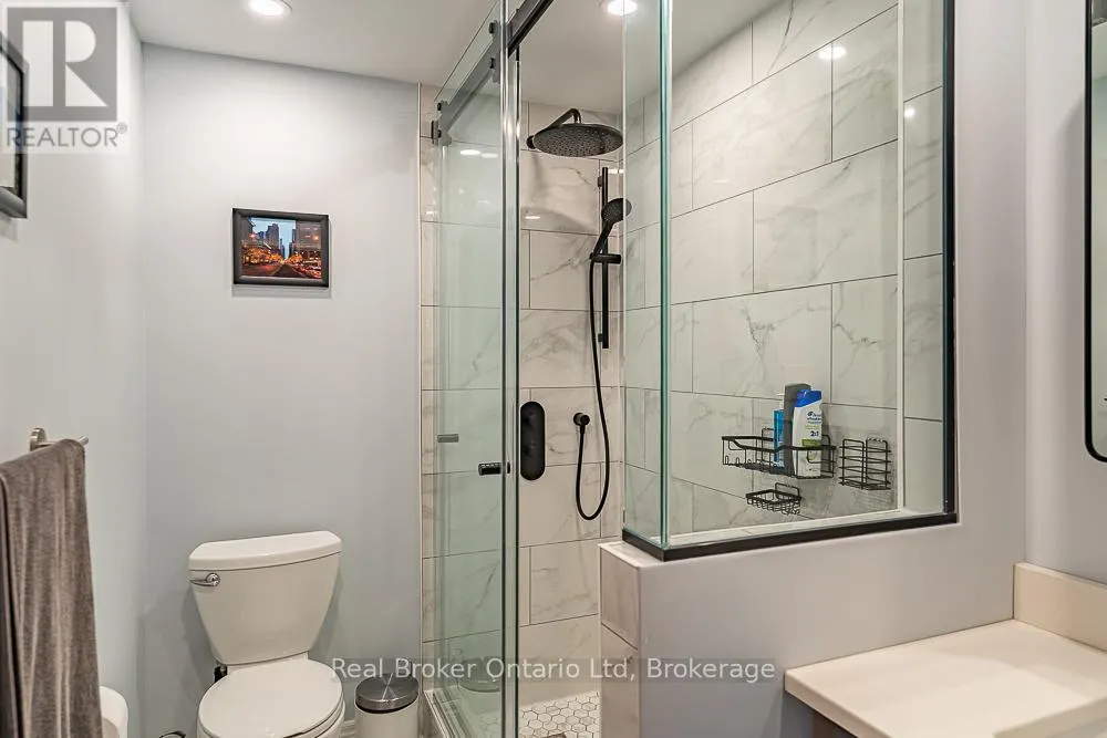202 - 925 10TH AVENUE E, #202