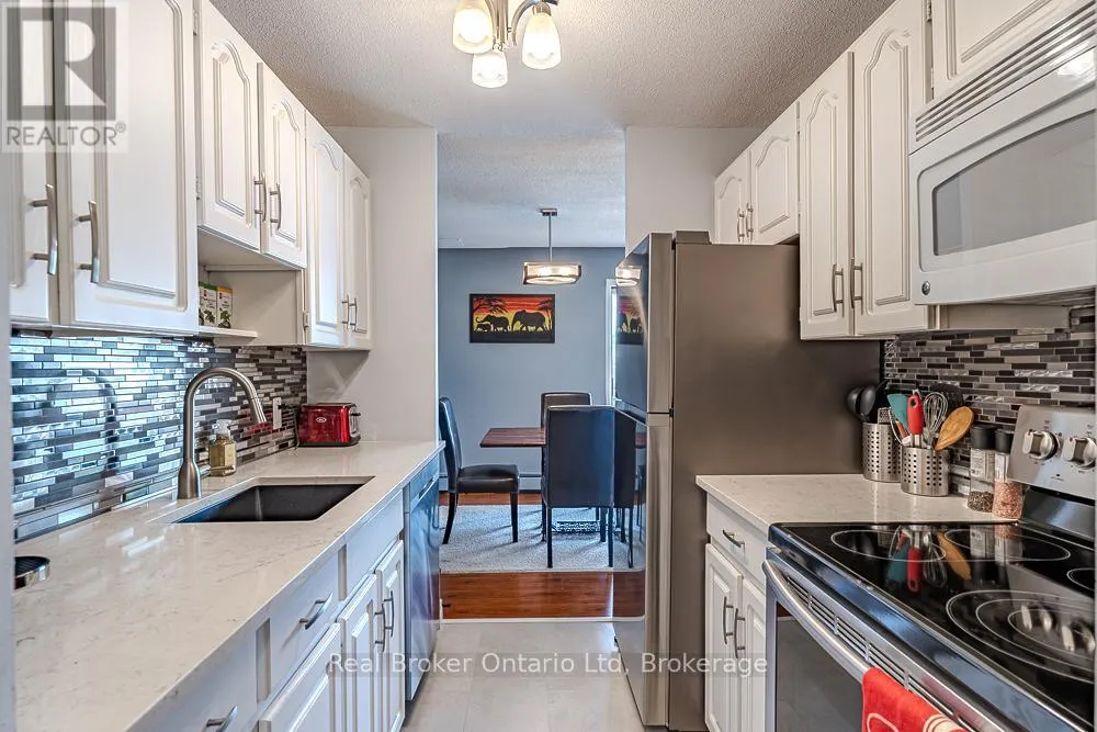 202 - 925 10TH AVENUE E, #202