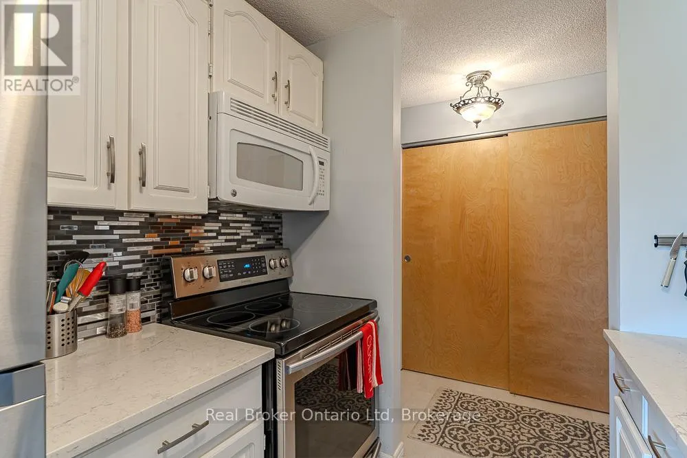 202 - 925 10TH AVENUE E, #202